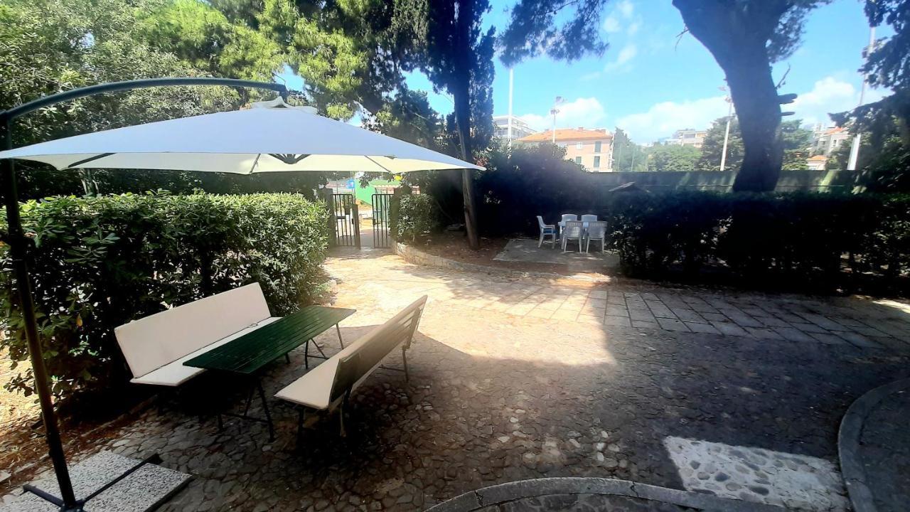 Old Captain'S Apartments - In A Pine Wood By The Sea And Tennis Courts Split Exterior photo