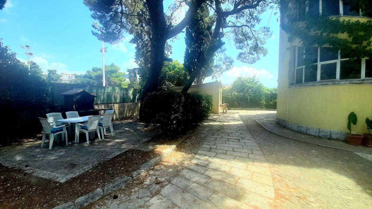 Old Captain'S Apartments - In A Pine Wood By The Sea And Tennis Courts Split Exterior photo