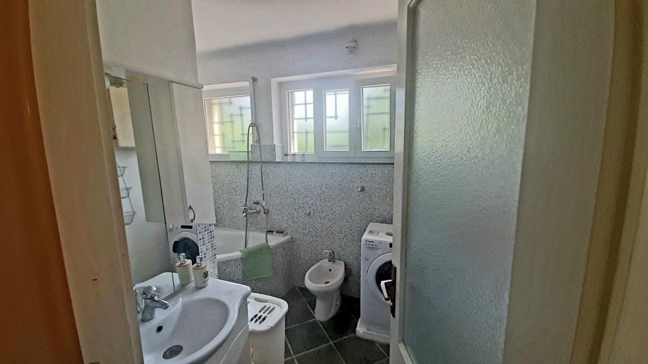Old Captain'S Apartments - In A Pine Wood By The Sea And Tennis Courts Split Room photo