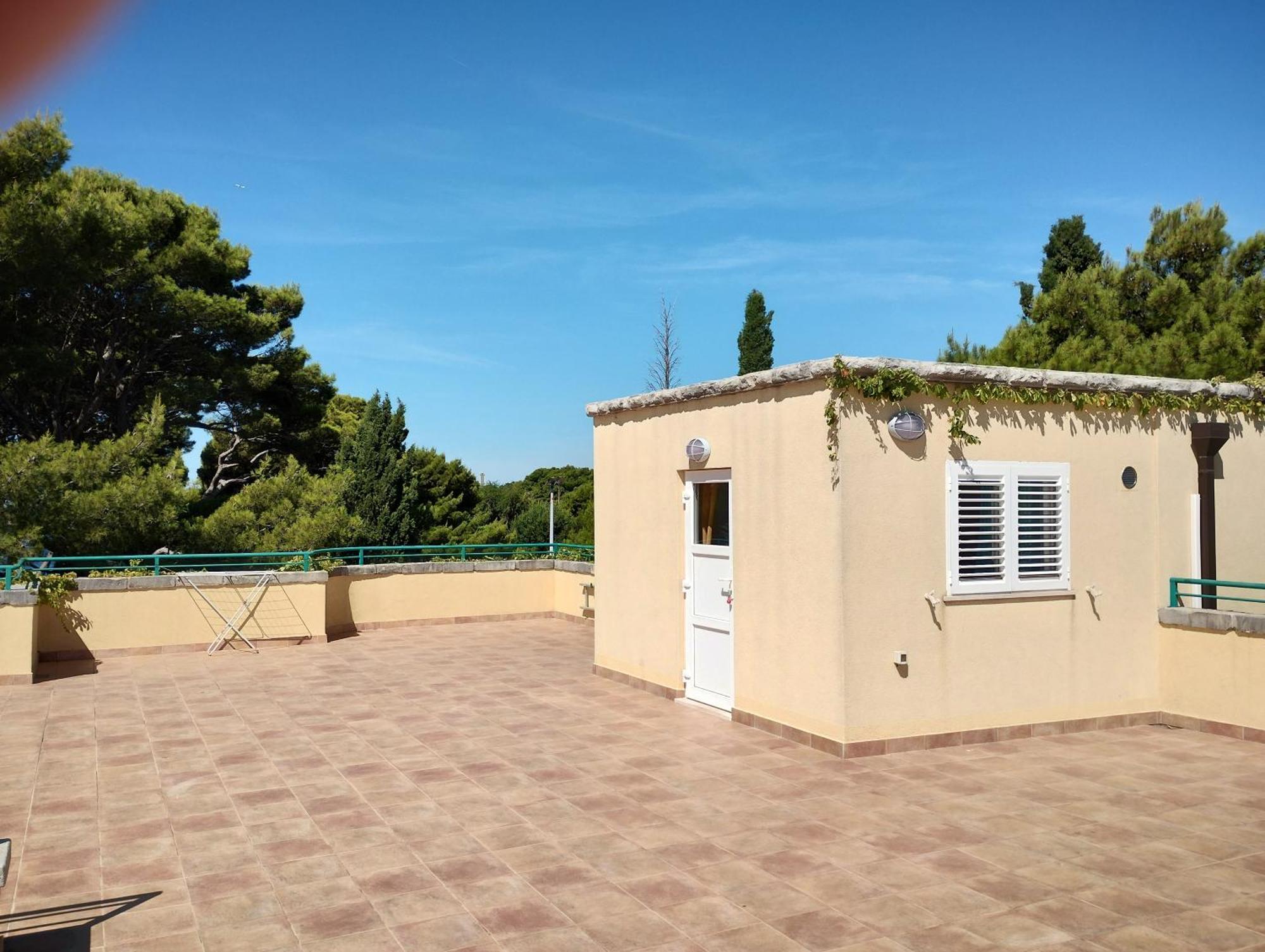 Old Captain'S Apartments - In A Pine Wood By The Sea And Tennis Courts Split Exterior photo
